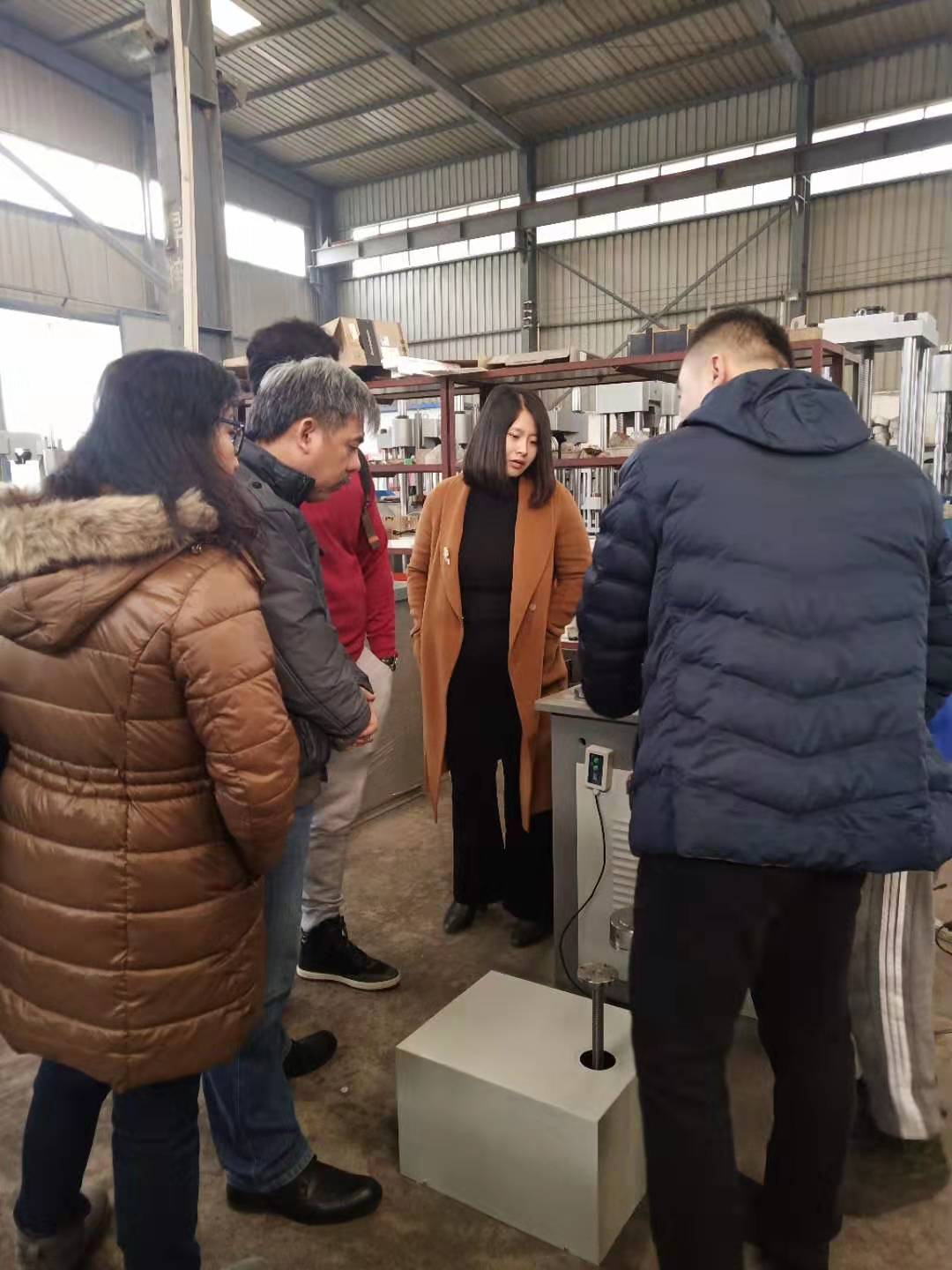 國(guó)外客戶(hù)到濟(jì)南辰達(dá)工廠參觀考察